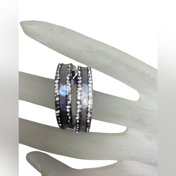 White Shell white Austrian crystal hoop earrings - Picture 6 of 11